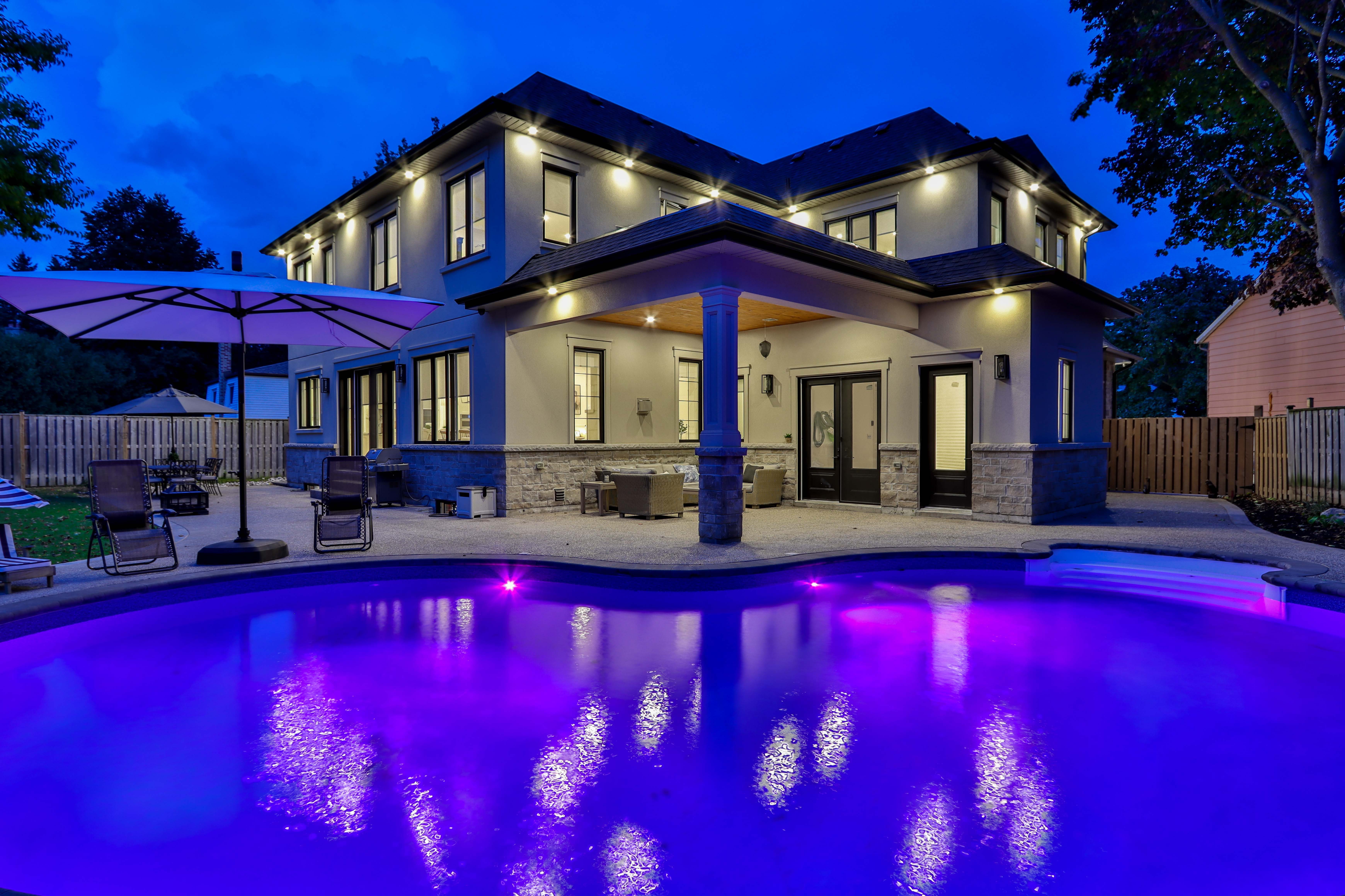 houses with pools