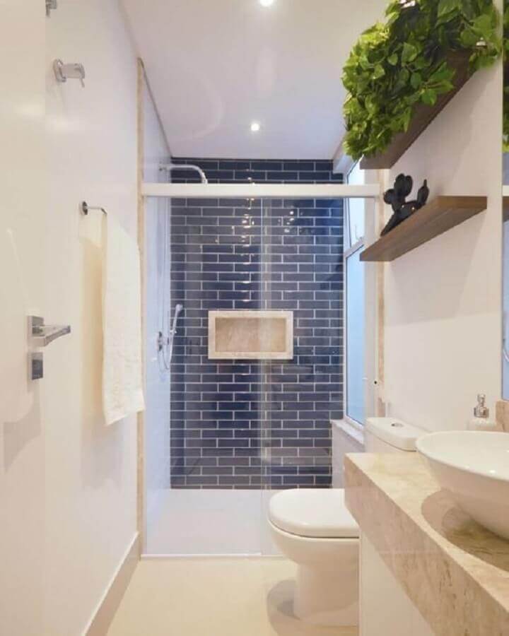 banheiros simples e pequenos